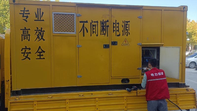 黑水柴油发电机组和UPS电源配合使用时，如何避免切换过程中的电力中断？